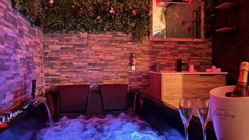 Superior Double Room, Hot Tub (Chambre Nature) | Bathroom | Shower, free toiletries, hair dryer, towels