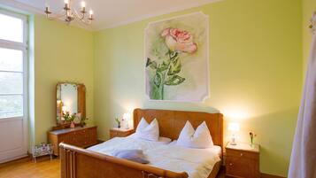 Classic Double Room | Blackout drapes, rollaway beds, free WiFi, bed sheets