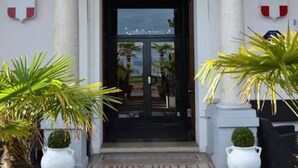 A hotel entrance with a sign reading "SAVOY HOTEL". - Savoy Hôtel Evian (Evian-les-Bains)