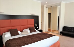 客房内保险箱、特色装修、特色家居、遮光窗帘