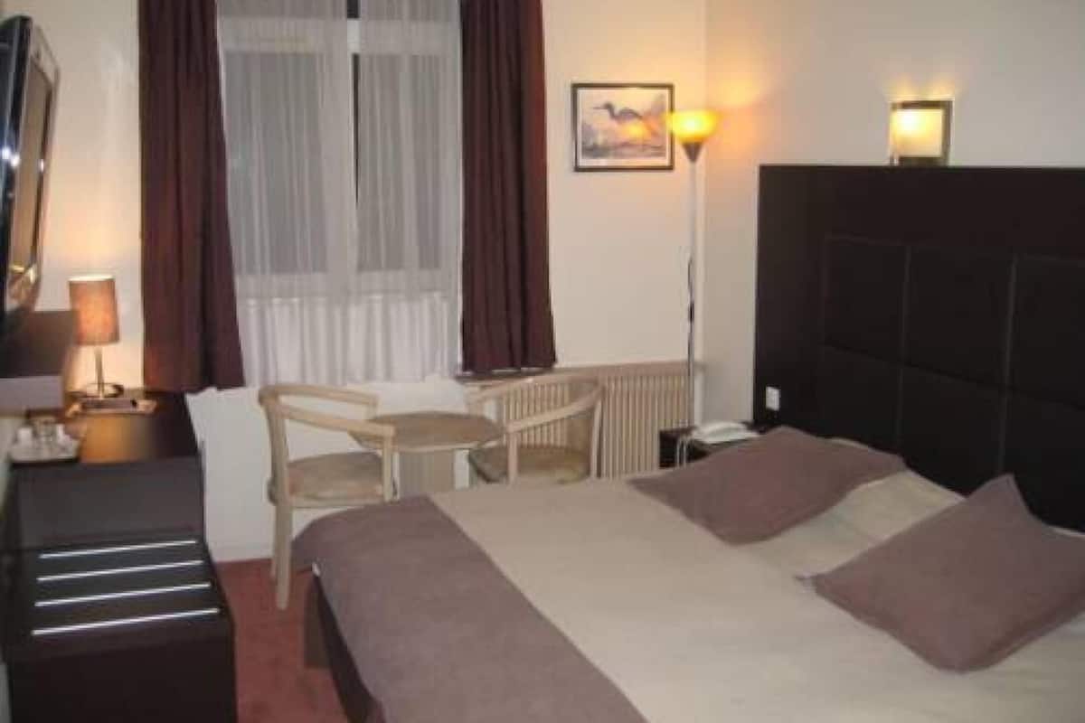 Quarto casal conforto | Cofres nos quartos, cortinas blackout, quartos à prova de som