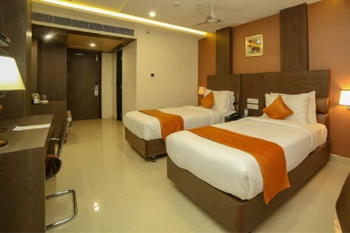 Premier Room | In-room safe, iron/ironing board, free WiFi, bed sheets