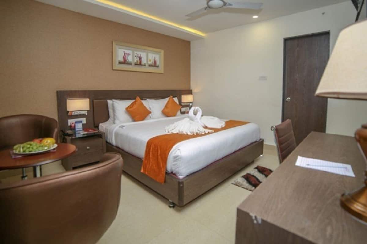 Executive Room | In-room safe, iron/ironing board, free WiFi, bed sheets