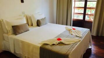 Quarto casal, sacada | Frigobar, individualmente decorados, cortinas blackout