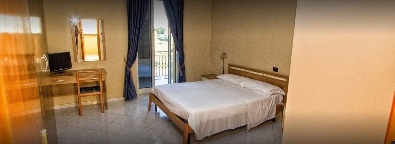 ห้องดับเบิล | ตู้นิรภัยในห้องพัก, โต๊ะทำงาน, ห้องเก็บเสียง, เตารีด/โต๊ะรีดผ้า