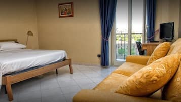 Double Room | In-room safe, desk, soundproofing, iron/ironing board