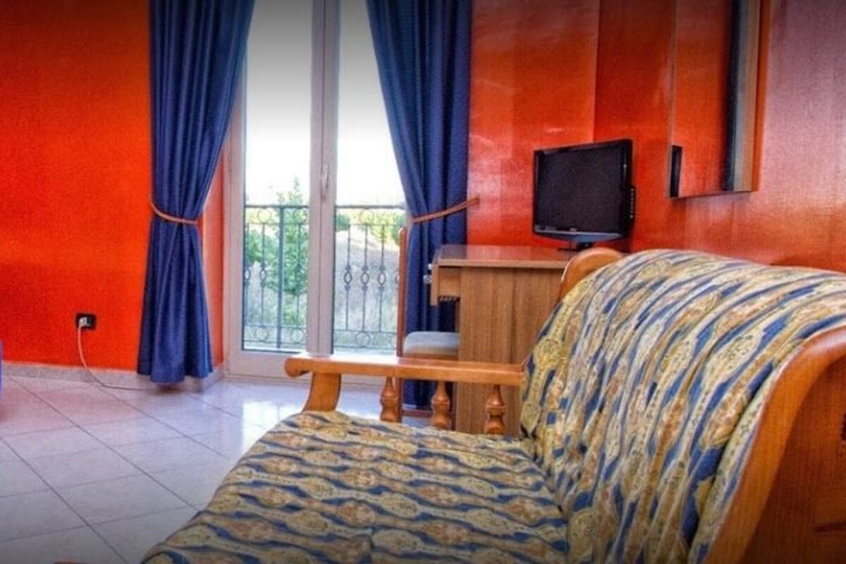 In-room safe, desk, soundproofing, iron/ironing board