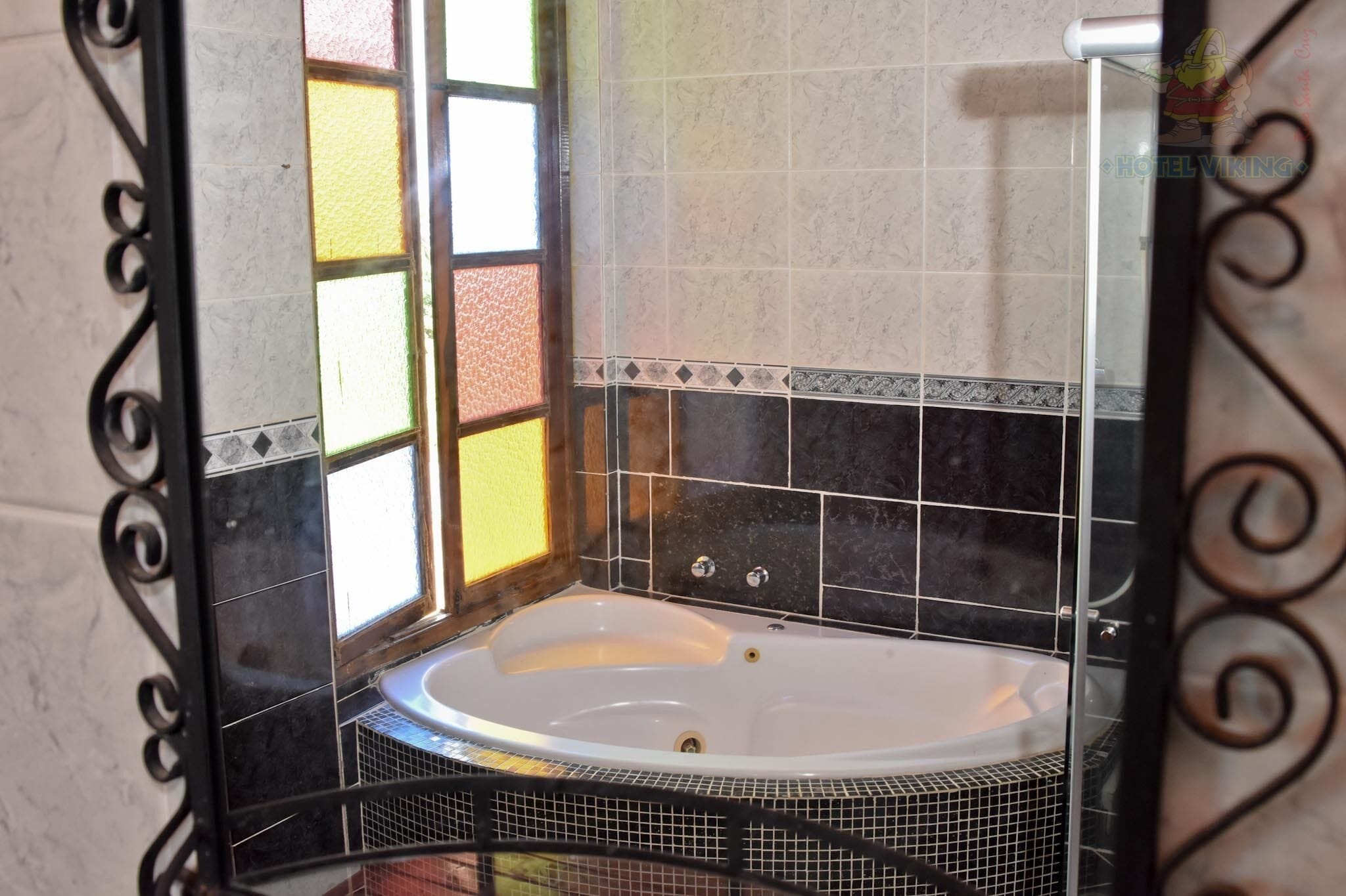 standard double room | bathroom | towels, soap, toilet paper