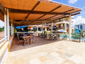 Bar accanto alla piscina