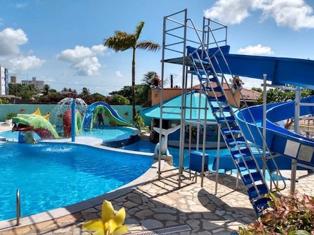 3 piscinas al aire libre