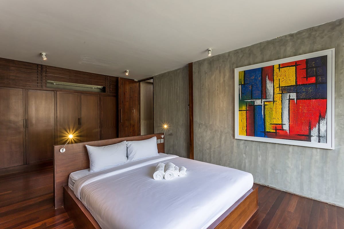 Suite, 2 Bedrooms | Minibar, in-room safe, desk, soundproofing