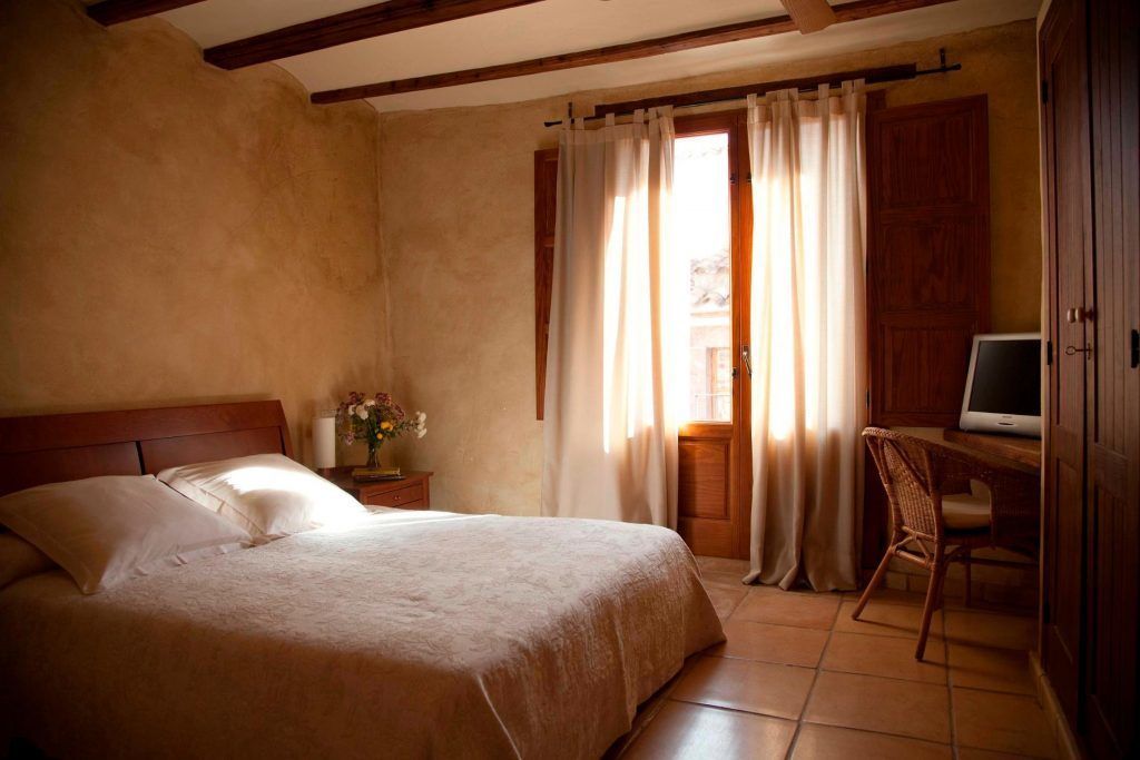 Basic Double Room | Soundproofing, free WiFi, bed sheets
