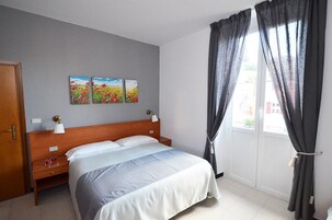 Caja de seguridad en la habitación, escritorio y wifi gratis 