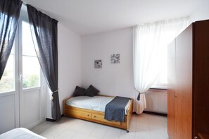 Caja de seguridad en la habitación, escritorio y wifi gratis 