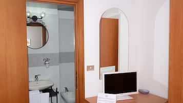 Deluxe Single Room | In-room safe, desk, free WiFi, bed sheets
