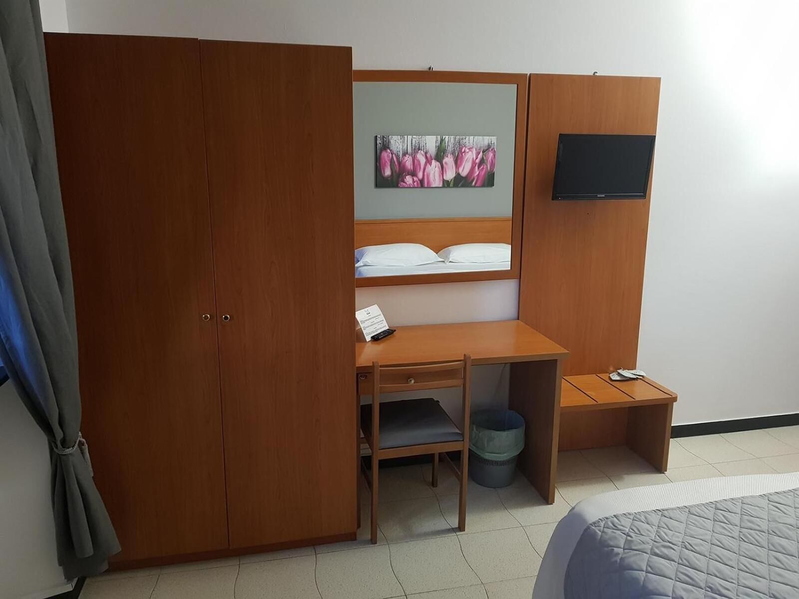 in-room safe, desk, free wifi, bed sheets