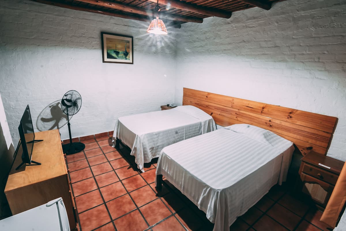 Standard Double Room, 2 Single Beds