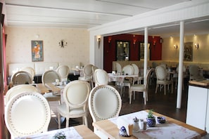 Daily buffet breakfast (EUR 18.00 per person)