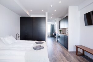 Espacio para trabajar con laptop, cortinas blackout y wifi gratis 