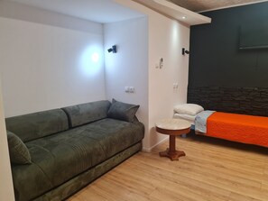 1 bedroom, premium bedding, free WiFi, bed sheets