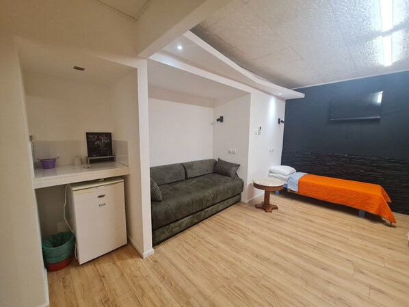 1 bedroom, premium bedding, free WiFi, bed sheets