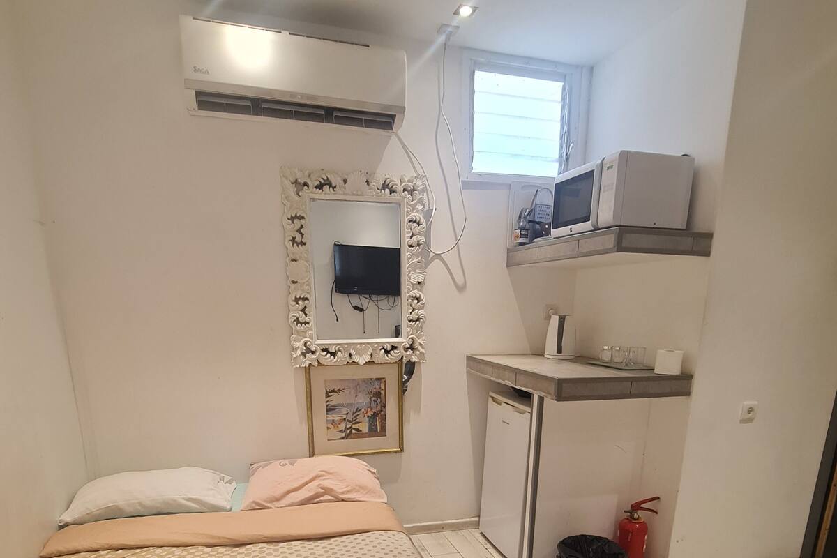 1 bedroom, premium bedding, free WiFi, bed sheets