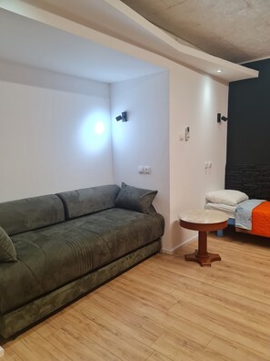 1 bedroom, premium bedding, free WiFi, bed sheets