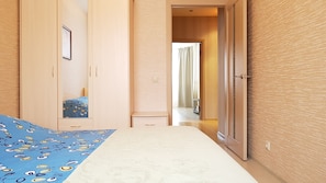 Premium bedding, desk, iron/ironing board, free WiFi