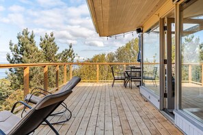 Terrace/patio - Pritchard's Perch - private 2.5 acre in-city property, views from every room! (Seattle)