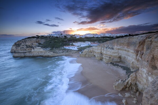 Beach nearby - Sea view apartment (praia do carvoeiro)