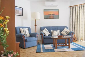 تلفزيون، كُتُب، ستيريو