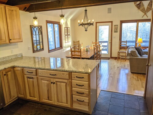 Private Home Walk to Okemo Lifts! Hot Tub/Fire Pit