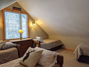 4 bedrooms, iron/ironing board, free WiFi, bed sheets