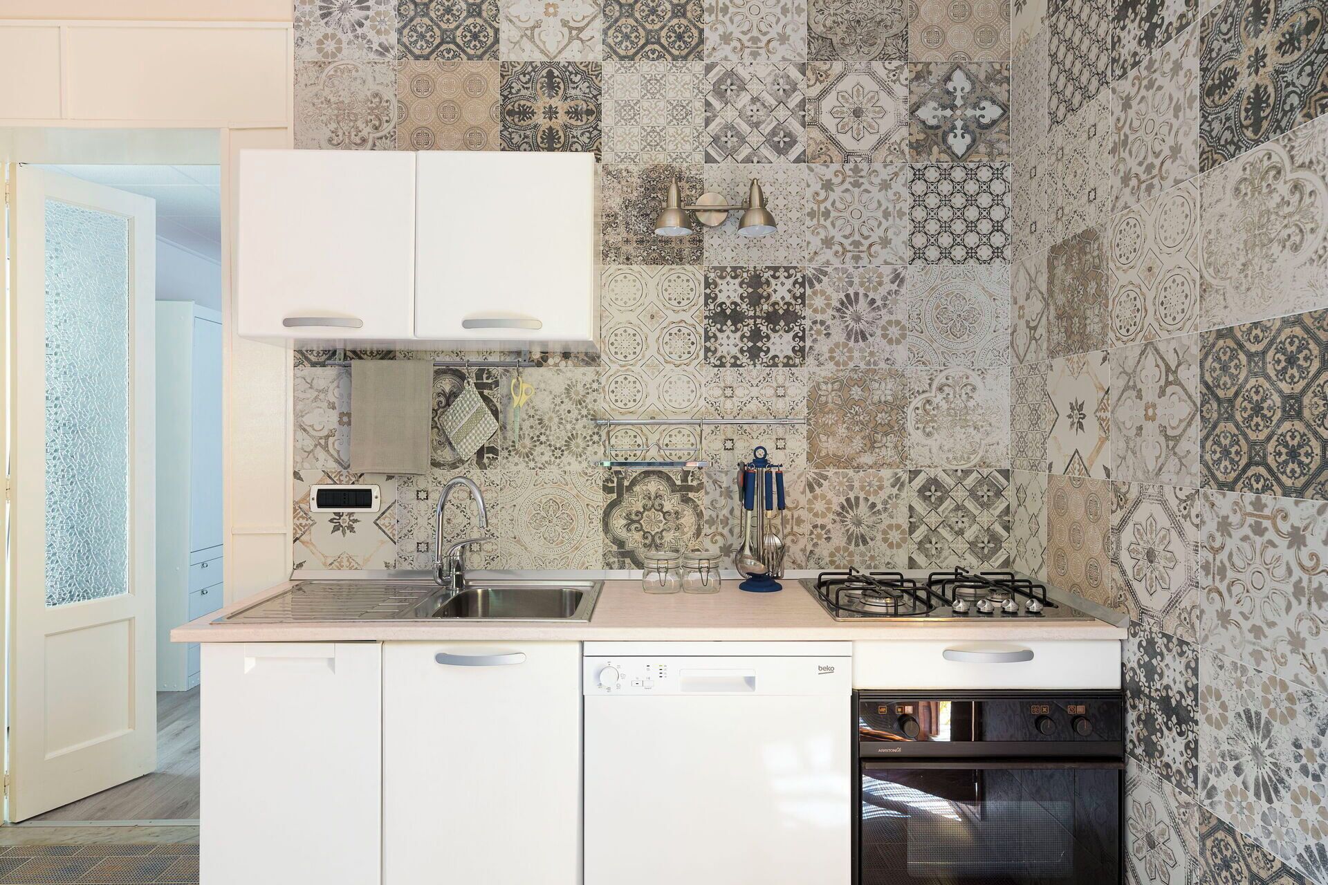 Kühlschrank, Ofen, Herdplatte, Geschirrspüler