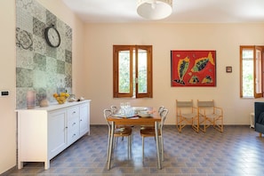 Dining - with Garden & Parking, 150m to the beach of Spisone (Taormina)
