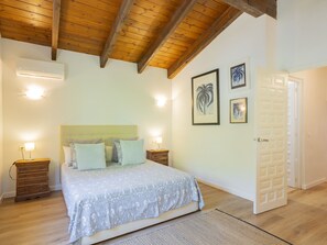 1 slaapkamer, een strijkplank/strijkijzer, gratis wifi, beddengoed