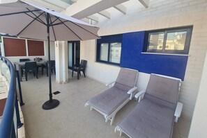 Outdoor dining - EXCLUSIVE APARTMENT NEXT TO THE BEACH OF DENIA WIFI AND A/A (Denia)