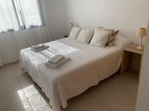 3 chambres, fer et planche à repasser, lit parapluie, Wi-Fi gratuit