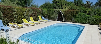 Lantligt hus med pool
