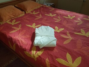 3 bedrooms, iron/ironing board, travel crib, WiFi