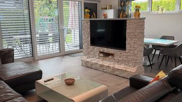 Smart-TV, DVD-Player, Bücher, Videothek