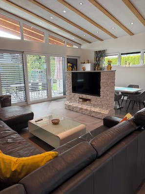 Smart TV, DVD player, books, video library - 128m2 bungalow with upscale furnishings (Villach)