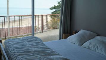 2 habitaciones, tabla de planchar con plancha y cuna de viaje