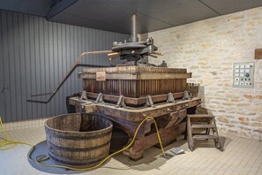 المنشأة من الداخل