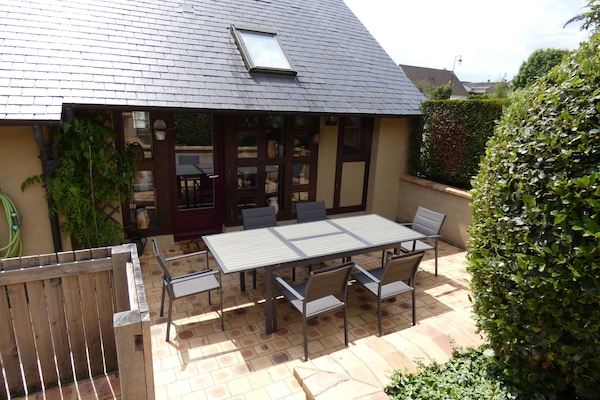 terrasse avec table de jardin
