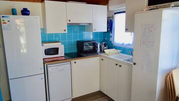 Réfrigérateur, micro-ondes, four, cafetière/bouilloire