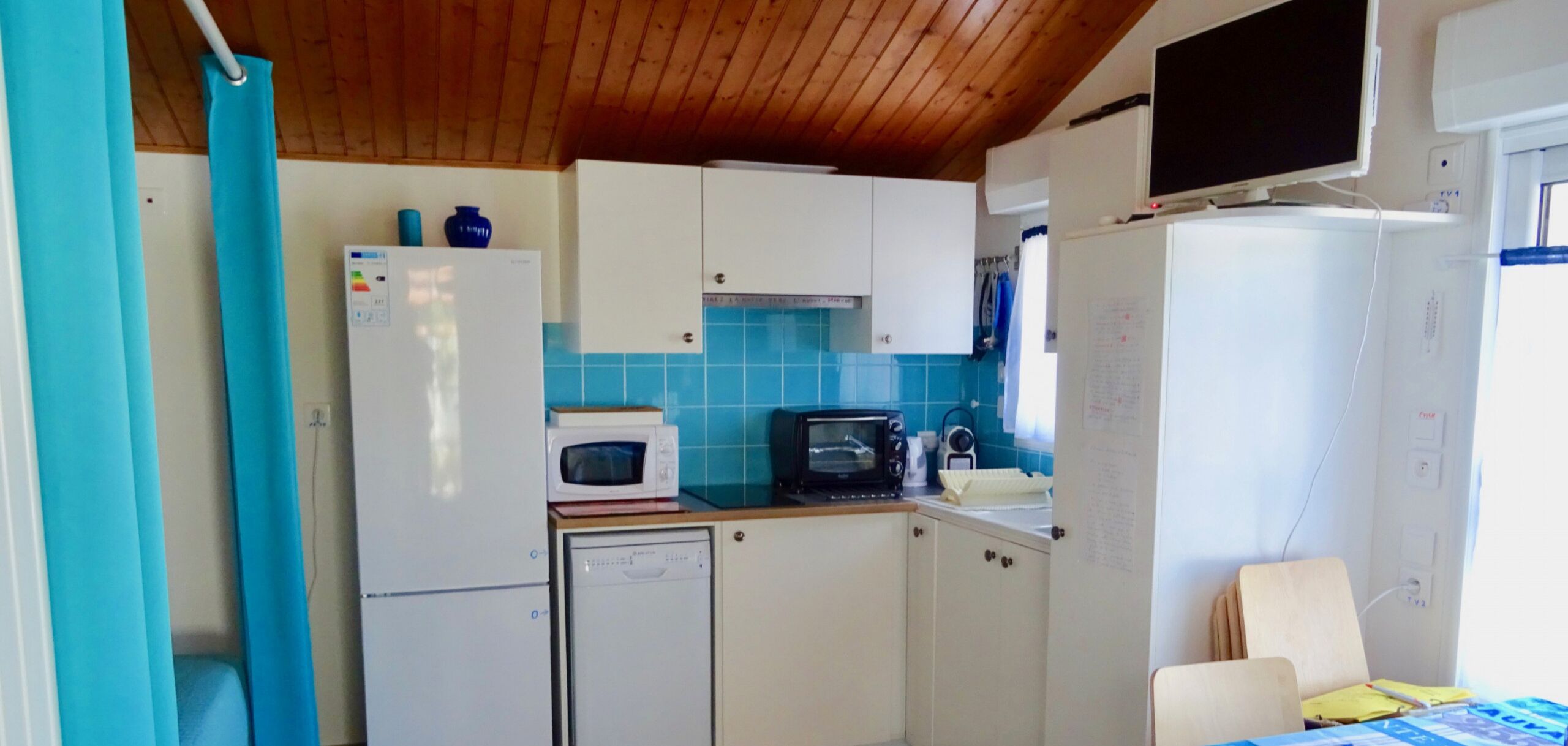 Fridge, microwave, oven, coffee/tea maker