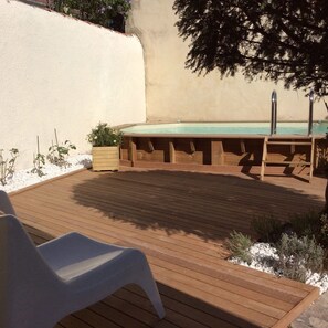 Outdoor pool - Private apartment with swimming pool and parking space (Nîmes)