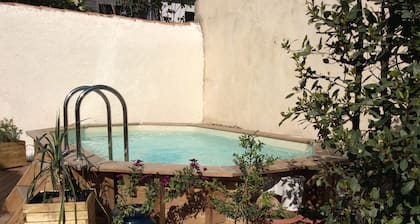 Encantador apartamento independiente de 90 m2 con piscina en el jardín!