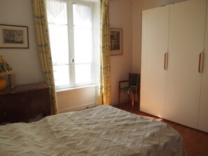 2 slaapkamers, een strijkplank/strijkijzer, gratis wifi